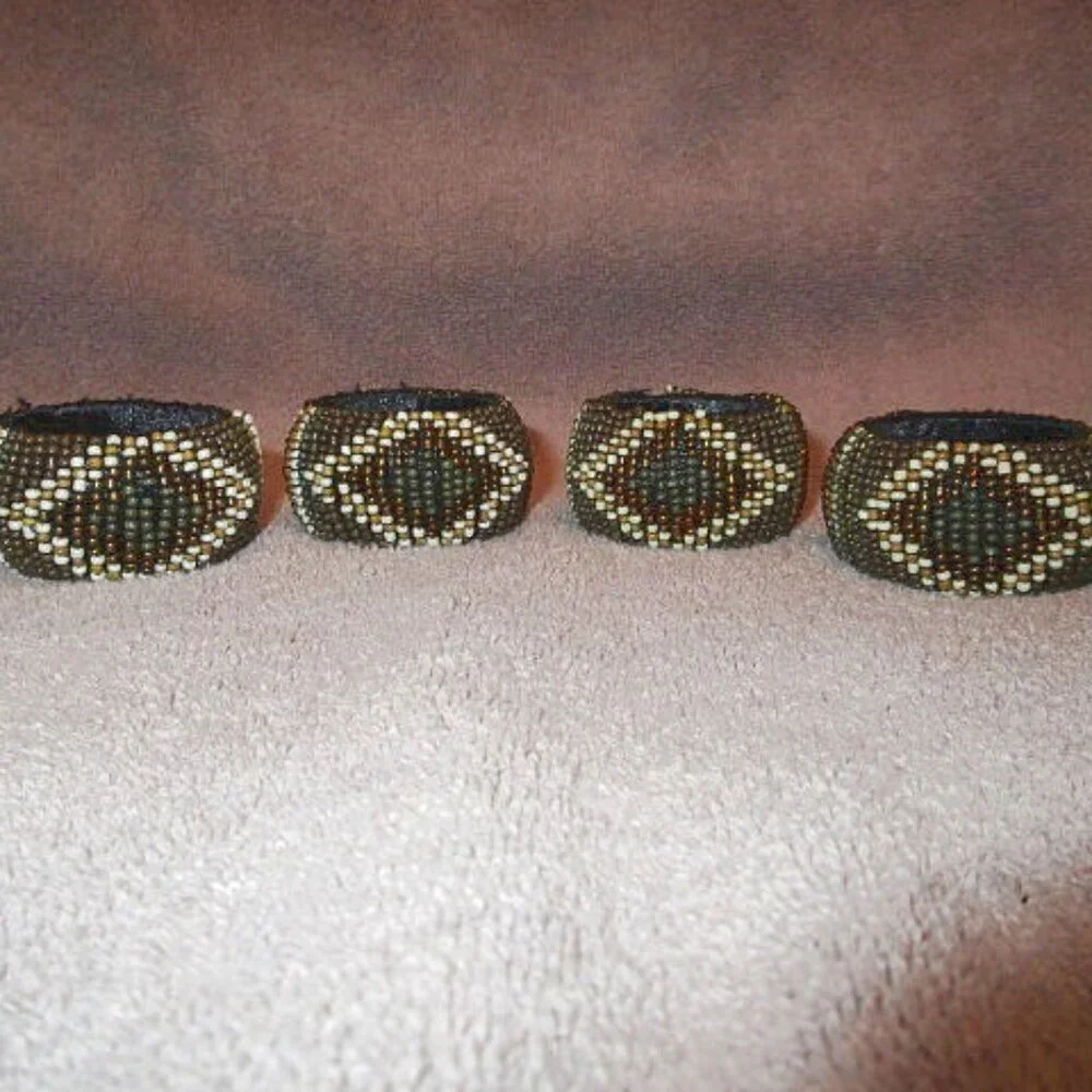 Vtg Set Of 4 Beaded Napkin Rings Reversible Diamond Earthtones MCM Indian Boho